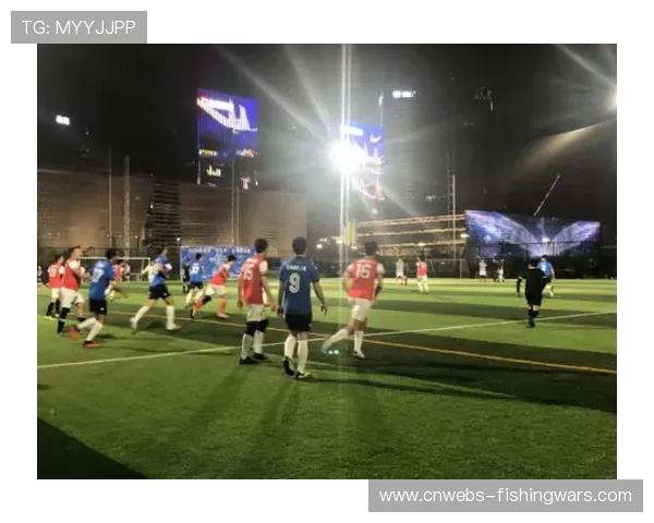 湛江国际潜水大赛滑水赛落幕，奥运冠军何冲颁奖