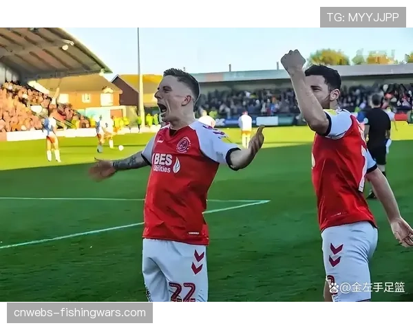 朗斯vs尼斯中场冲突，两队各吃一黄后比赛恢复进行